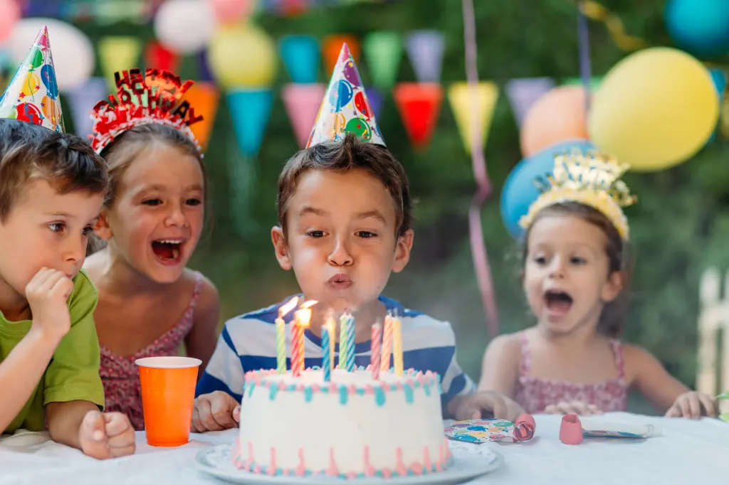 A birthday cake. PartyIdeas3-Year-OldBirthday-1.jpg